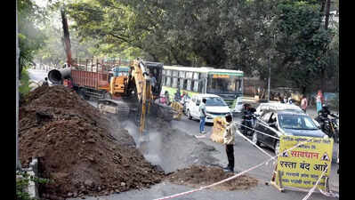 Pipelines are presently being installed along the Trimbak Road between the Maharashtra Police Academy in Nashik and the Sharanpur Police Chowkey.